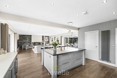 4 bedroom Bungalow for sale in Humberston Avenue, Humberston, DN36