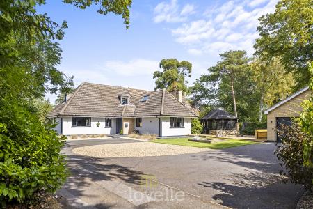 4 bedroom Bungalow for sale in Humberston Avenue, Humberston, DN36