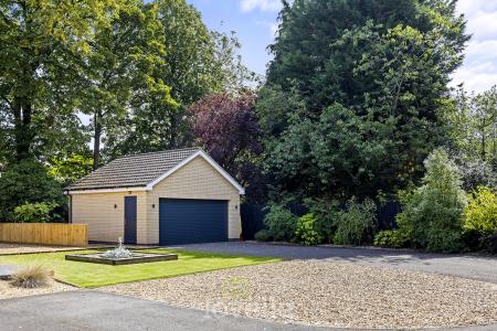 4 bedroom Bungalow for sale in Humberston Avenue, Humberston, DN36