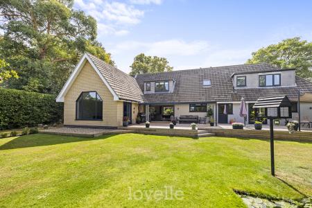 4 bedroom Bungalow for sale in Humberston Avenue, Humberston, DN36