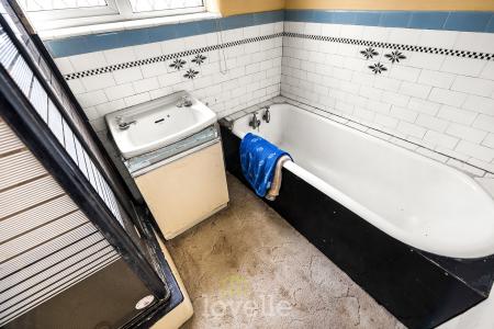 3 bedroom Semi-detached house for sale in Clee Road, Cleethorpes, DN35