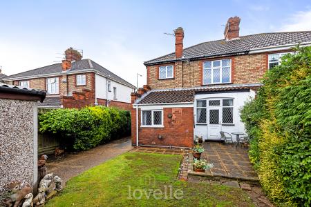 3 bedroom Semi-detached house for sale in Clee Road, Cleethorpes, DN35