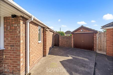 3 bedroom Bungalow for sale in Queen Elizabeth Road, Humberston, DN36