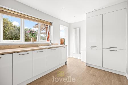 3 bedroom Bungalow for sale in Queen Elizabeth Road, Humberston, DN36