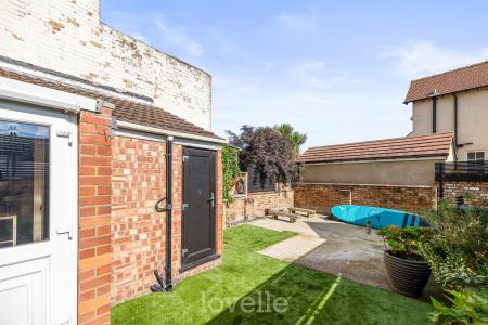 3 bedroom Semi-detached house for sale in Oxford Street, Cleethorpes, DN35