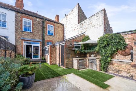 3 bedroom Semi-detached house for sale in Oxford Street, Cleethorpes, DN35