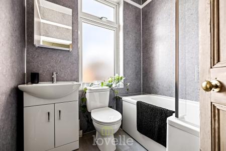 3 bedroom Semi-detached house for sale in Oxford Street, Cleethorpes, DN35