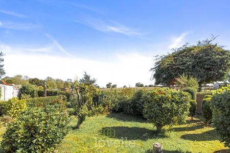 3 bedroom Semi-detached bungalow for sale in Lonsdale Close, Humberston, DN36