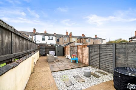 2 bedroom Terraced House for sale in Hey Street, Cleethorpes, DN35