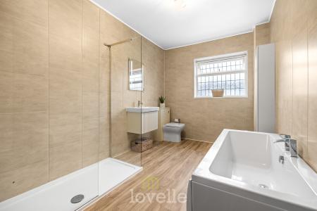 2 bedroom Terraced House for sale in Hey Street, Cleethorpes, DN35