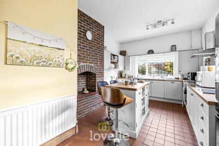 3 bedroom Semi-detached house for sale in Lindum Road, Cleethorpes, DN35