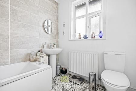 3 bedroom Semi-detached house for sale in Lindum Road, Cleethorpes, DN35