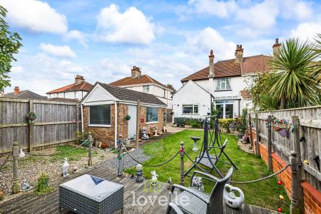 3 bedroom Semi-detached house for sale in Lindum Road, Cleethorpes, DN35