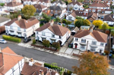 3 bedroom Semi-detached house for sale in Lindum Road, Cleethorpes, DN35