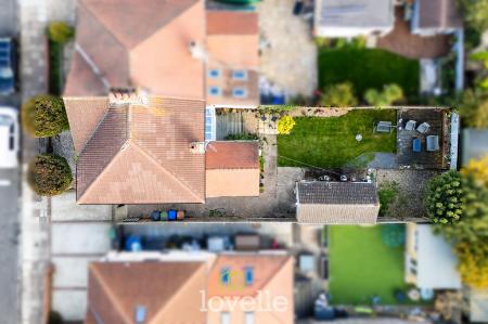 3 bedroom Semi-detached house for sale in Lindum Road, Cleethorpes, DN35