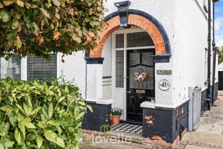 3 bedroom Semi-detached house for sale in Lindum Road, Cleethorpes, DN35