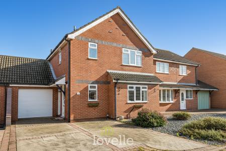 3 bedroom Link detached house for sale in Savoy Court, New Waltham, DN36