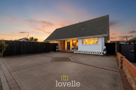 4 bedroom Detached house for sale in Pearson Road, Cleethorpes, DN35