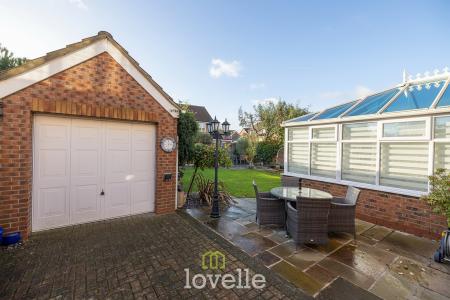 4 bedroom Detached house for sale in Garrick Lane, New Waltham, DN36