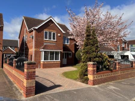 4 bedroom Detached house for sale in Garrick Lane, New Waltham, DN36