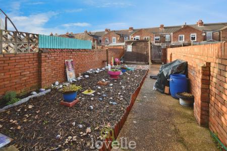 3 bedroom Terraced House for sale in Lovett Street, Cleethorpes, DN35
