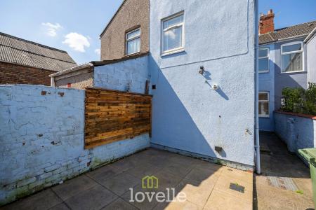3 bedroom Terraced House for sale in Dolphin Street, Cleethorpes, DN35