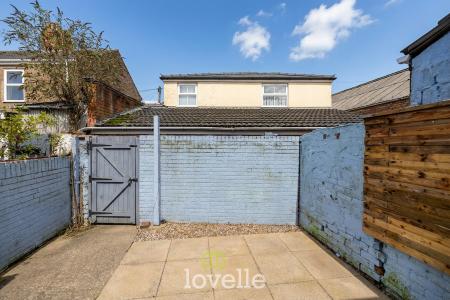 3 bedroom Terraced House for sale in Dolphin Street, Cleethorpes, DN35