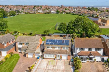 5 bedroom Detached house for sale in Chichester Road, Cleethorpes, DN35