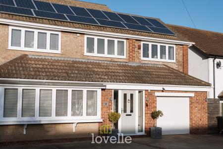 5 bedroom Detached house for sale in Chichester Road, Cleethorpes, DN35