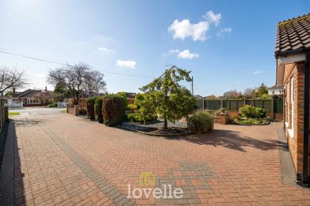 2 bedroom Detached bungalow for sale in Church Avenue, Humberston, DN36