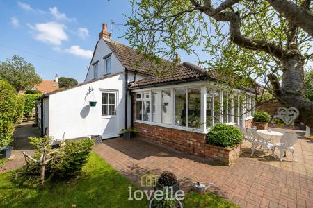 2 bedroom Cottage for sale in Church Lane, Humberston, DN36