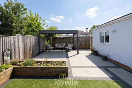 3 bedroom Semi-detached bungalow for sale in Queen Elizabeth Road, Humberston, DN36