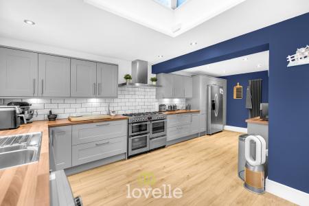 3 bedroom Semi-detached bungalow for sale in Queen Elizabeth Road, Humberston, DN36