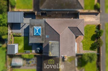 3 bedroom Semi-detached bungalow for sale in Queen Elizabeth Road, Humberston, DN36