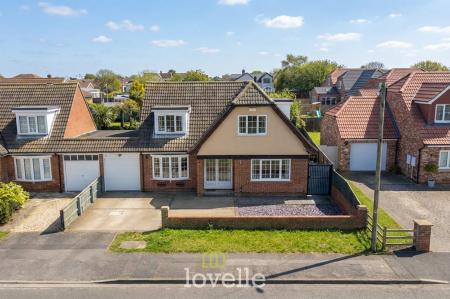 3 bedroom Link detached house for sale in Forest Way, Humberston, DN36