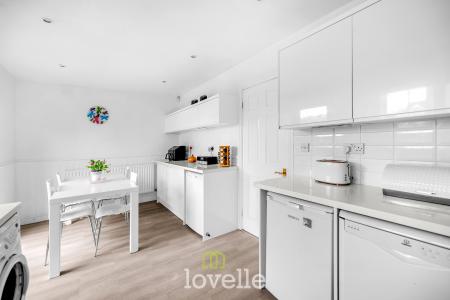 3 bedroom Semi-detached house for sale in Primrose Way, Cleethorpes, DN35