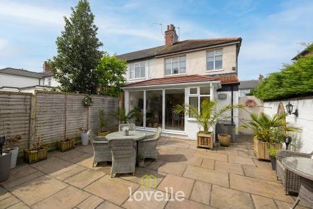 3 bedroom End of terrace house for sale in Queens Parade, Cleethorpes, DN35