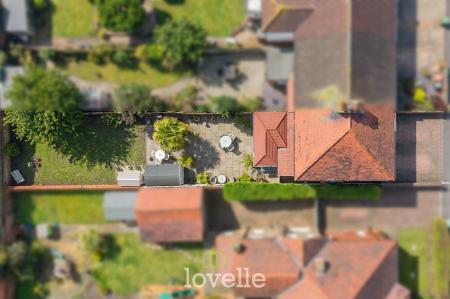 3 bedroom End of terrace house for sale in Queens Parade, Cleethorpes, DN35