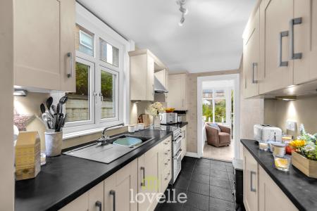 3 bedroom End of terrace house for sale in Queens Parade, Cleethorpes, DN35