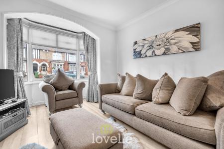 3 bedroom End of terrace house for sale in Queens Parade, Cleethorpes, DN35