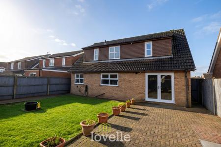 4 bedroom Detached house for sale in Newlands Park, Humberston, DN36
