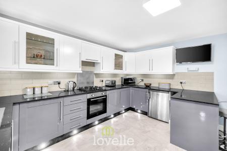 4 bedroom Detached house for sale in Garrick Lane, New Waltham, DN36