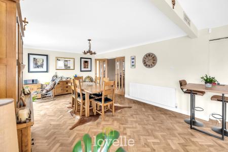 4 bedroom Detached house for sale in Churchthorpe, Fulstow, LN11