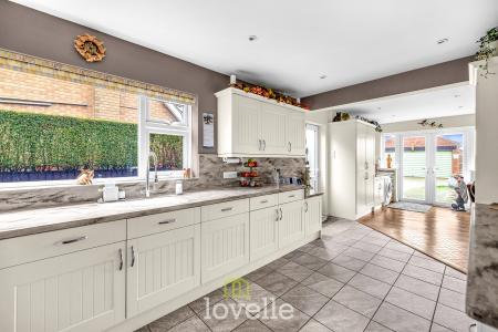 4 bedroom Detached house for sale in Churchthorpe, Fulstow, LN11