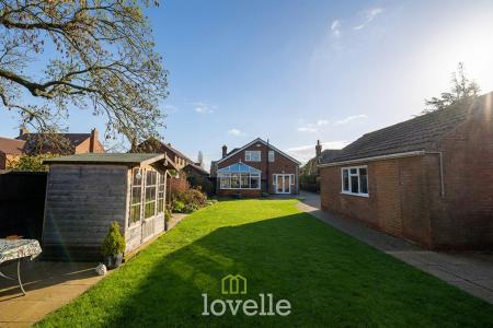 4 bedroom Detached house for sale in Churchthorpe, Fulstow, LN11