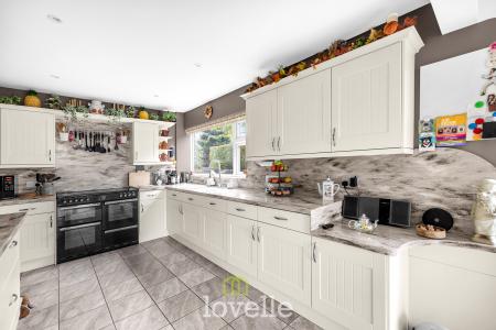 4 bedroom Detached house for sale in Churchthorpe, Fulstow, LN11