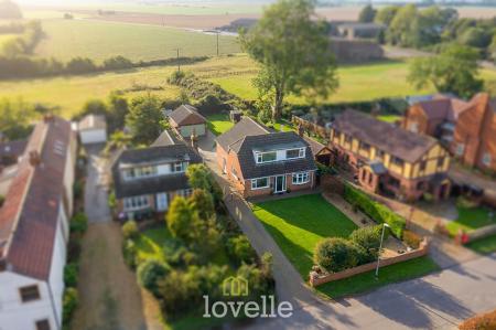 4 bedroom Detached house for sale in Churchthorpe, Fulstow, LN11