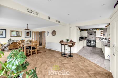 4 bedroom Detached house for sale in Churchthorpe, Fulstow, LN11