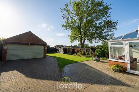 4 bedroom Detached house for sale in Churchthorpe, Fulstow, LN11