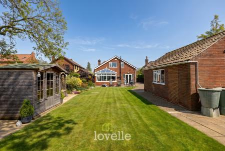 4 bedroom Detached house for sale in Churchthorpe, Fulstow, LN11